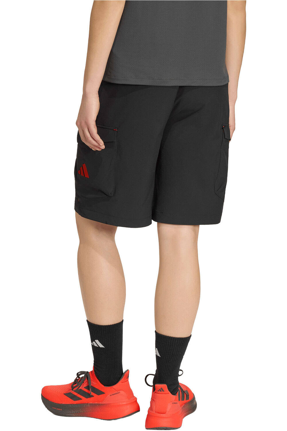 adidas bermuda mujer CORTO AUDI FORMULA ONE TEAM MECHANICS vista trasera