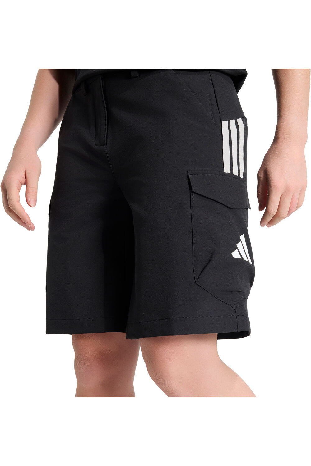 adidas bermuda mujer MERCEDES-AMG PETRONAS F1 TEAM vista detalle