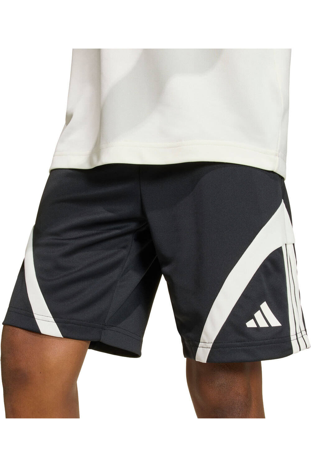 adidas bermuda niño HOUSE OF TIRO vista detalle