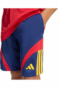 adidas bermuda niño HOUSE OF TIRO vista detalle
