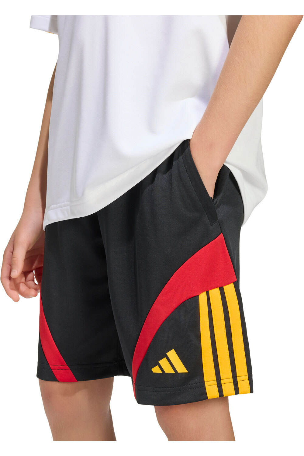 adidas bermuda niño HOUSE OF TIRO vista detalle