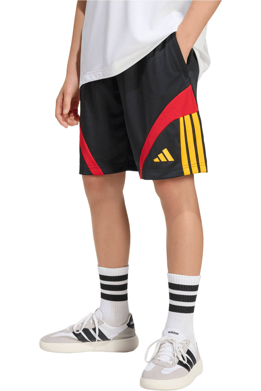 adidas bermuda niño HOUSE OF TIRO vista frontal