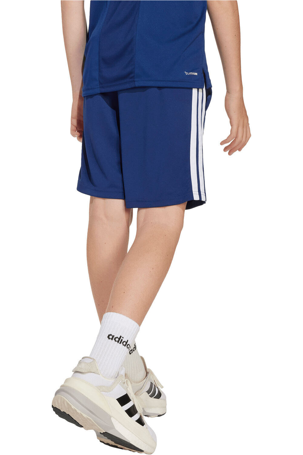 adidas bermuda niño TRAIN ESSENTIALS 3-STRIPES vista trasera