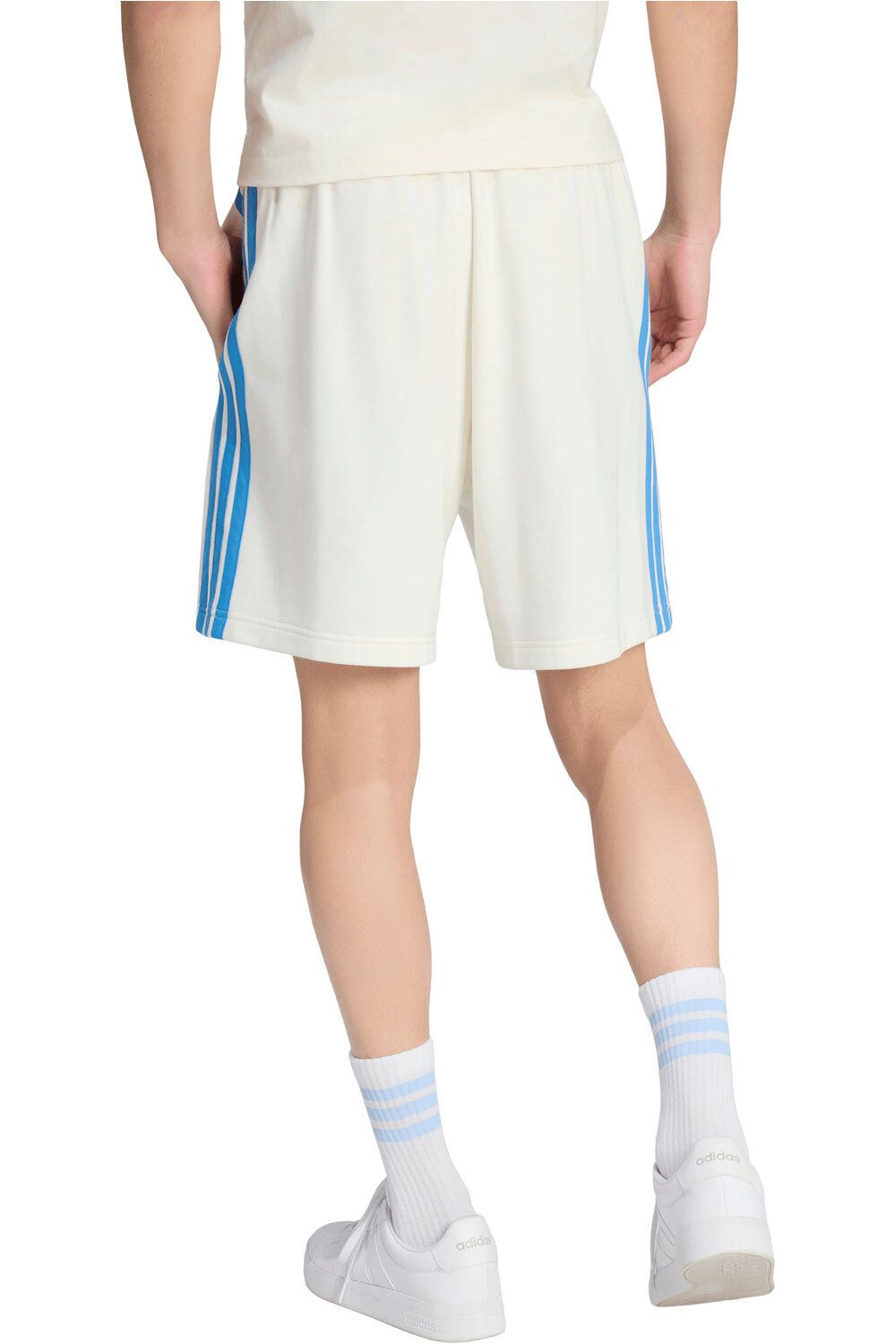 adidas bermudas hombre ESSENTIALS FRENCH TERRY 3 BANDAS vista trasera
