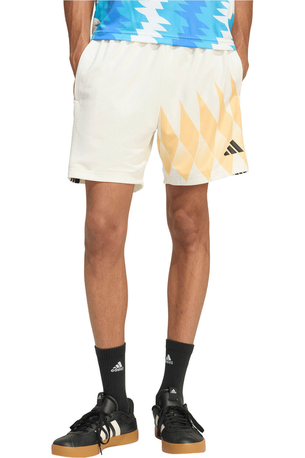 adidas bermudas hombre HOUSE OF TIRO X COMMON GOAL vista frontal