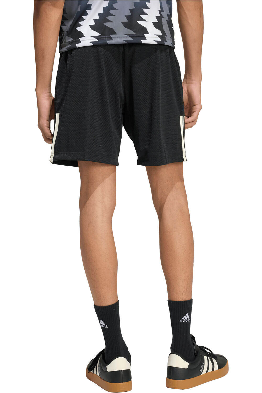adidas bermudas hombre HOUSE OF TIRO X COMMON GOAL vista trasera