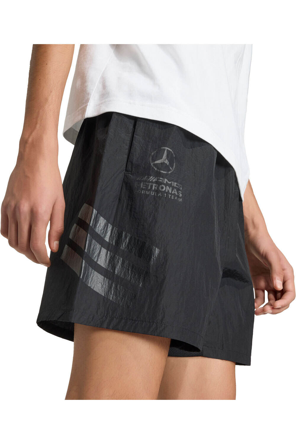 adidas bermudas hombre MERCEDES-AMG PETRONAS F1 NIGHT WOVEN vista detalle