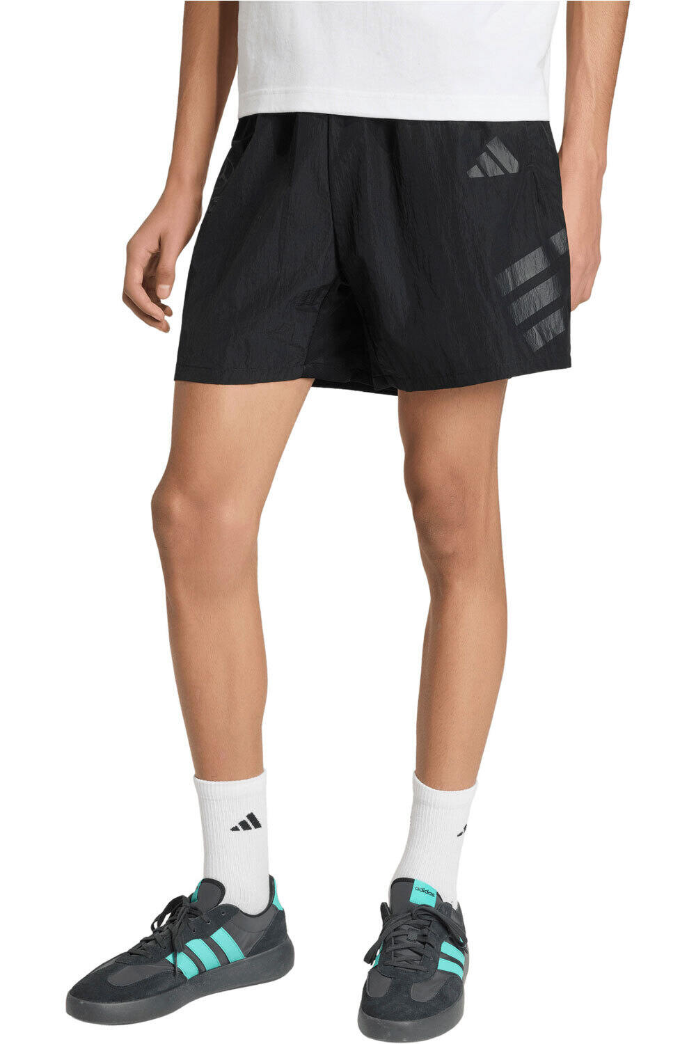 adidas bermudas hombre MERCEDES-AMG PETRONAS F1 NIGHT WOVEN vista frontal