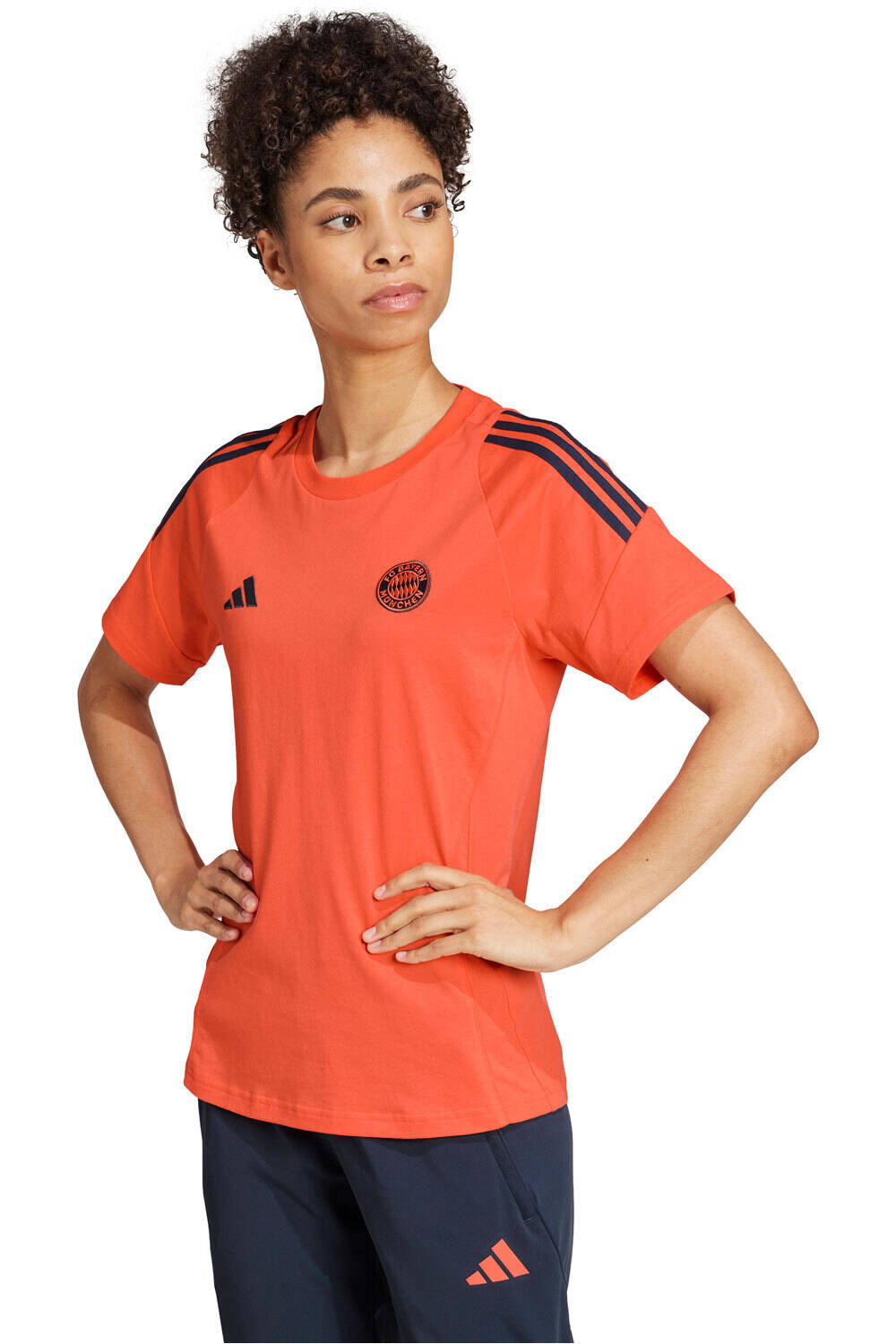 adidas camiseta de fútbol oficiales B.MUNICH 26 TEE W vista frontal