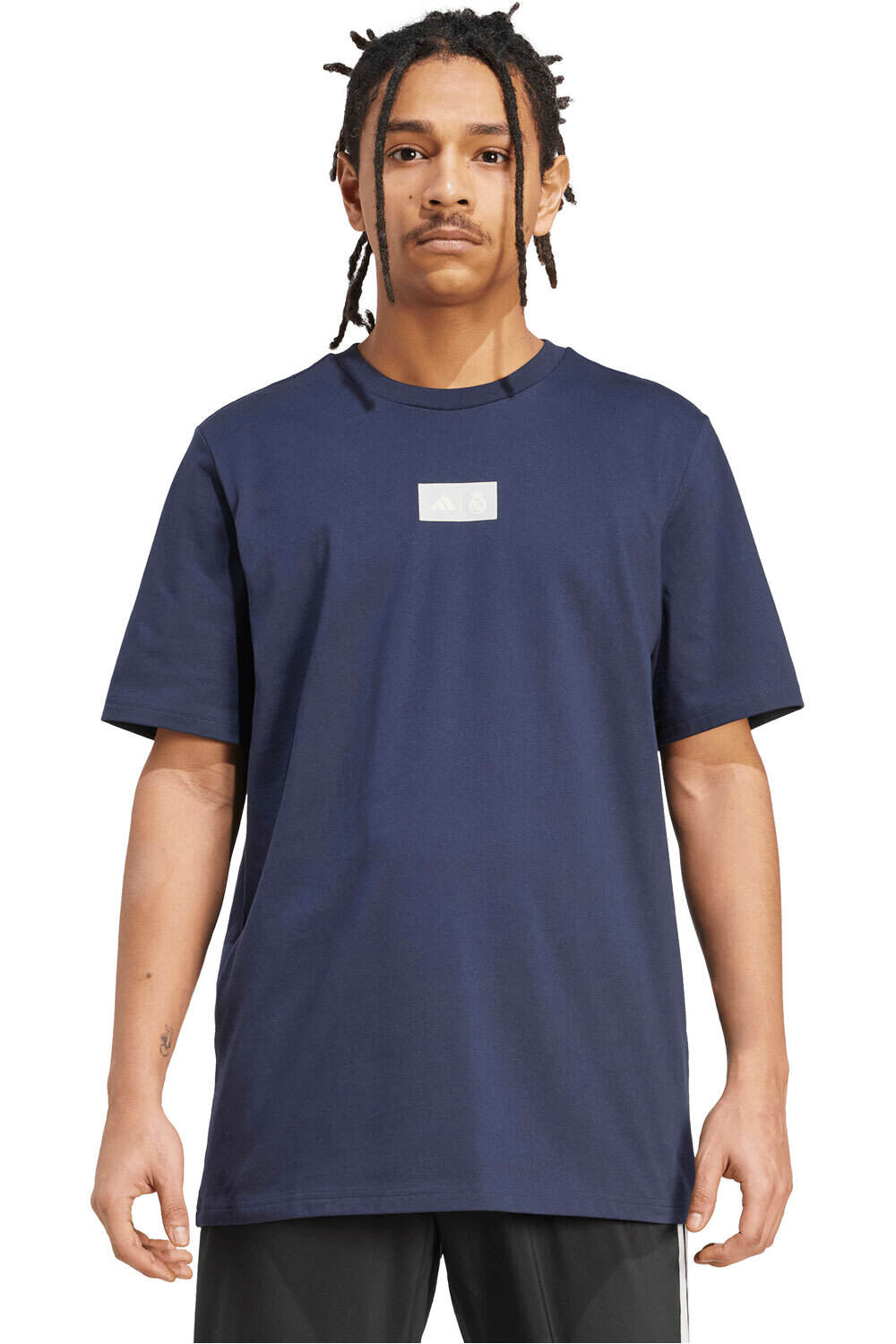 adidas camiseta de fútbol oficiales REAL MADRID SEASONAL GRAPHIC vista frontal