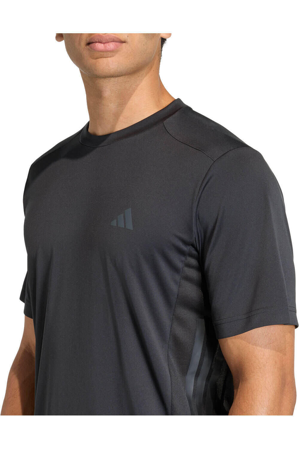 adidas camiseta fitness hombre TECH ESSENTIALS 3 STRIPES vista detalle