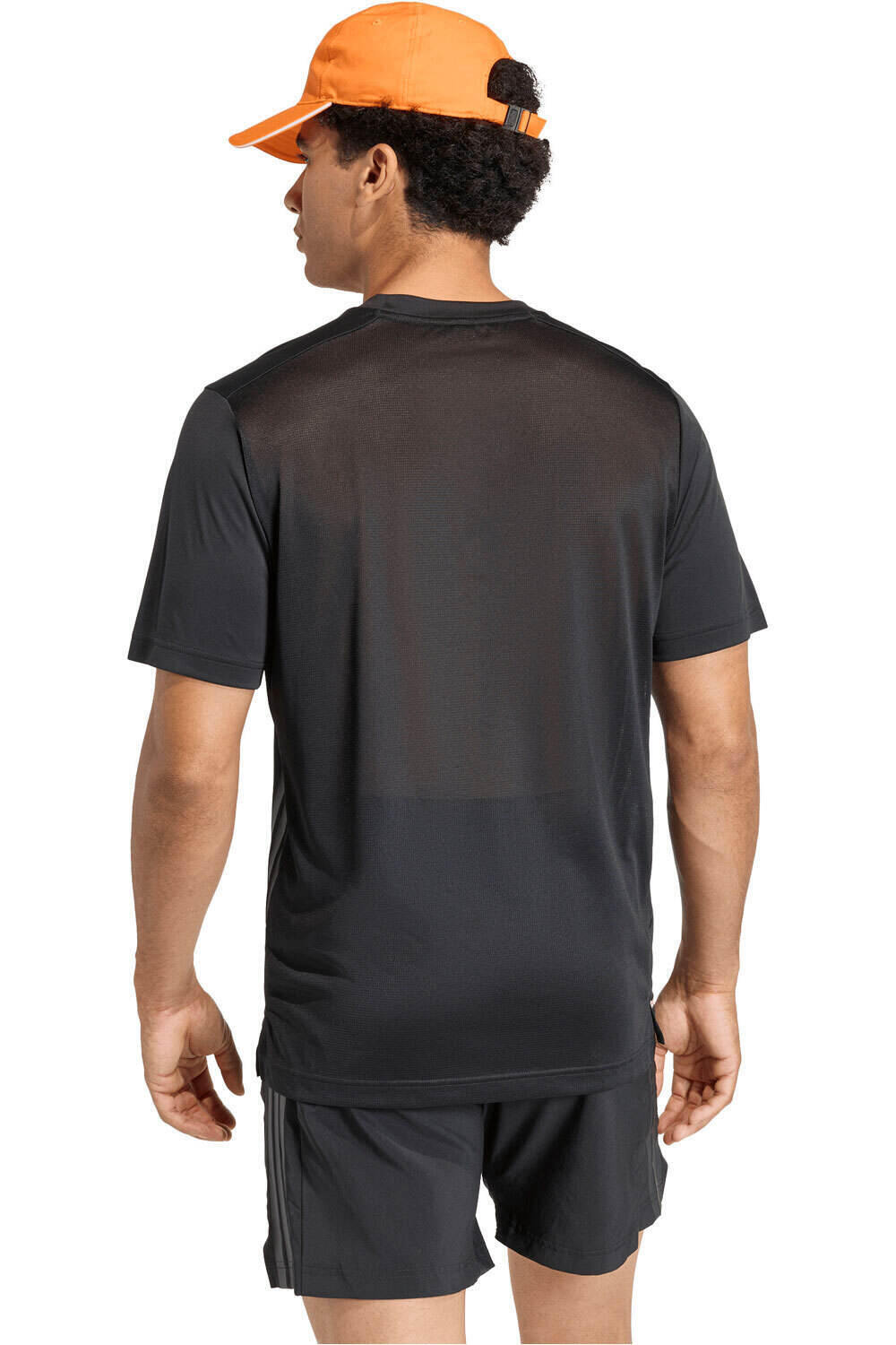 adidas camiseta fitness hombre TECH ESSENTIALS 3 STRIPES vista trasera