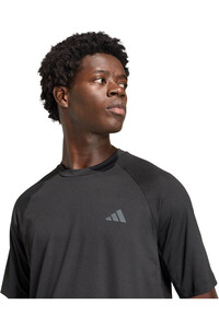 adidas camiseta fitness hombre TECH ESSENTIALS WORKOUT vista detalle