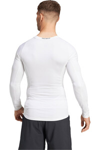 adidas camiseta fitness hombre TECHFIT vista trasera
