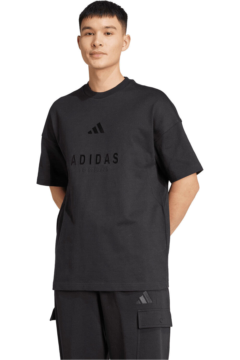adidas camiseta manga corta hombre GRFICOS BORDADOS ALL SZN vista frontal