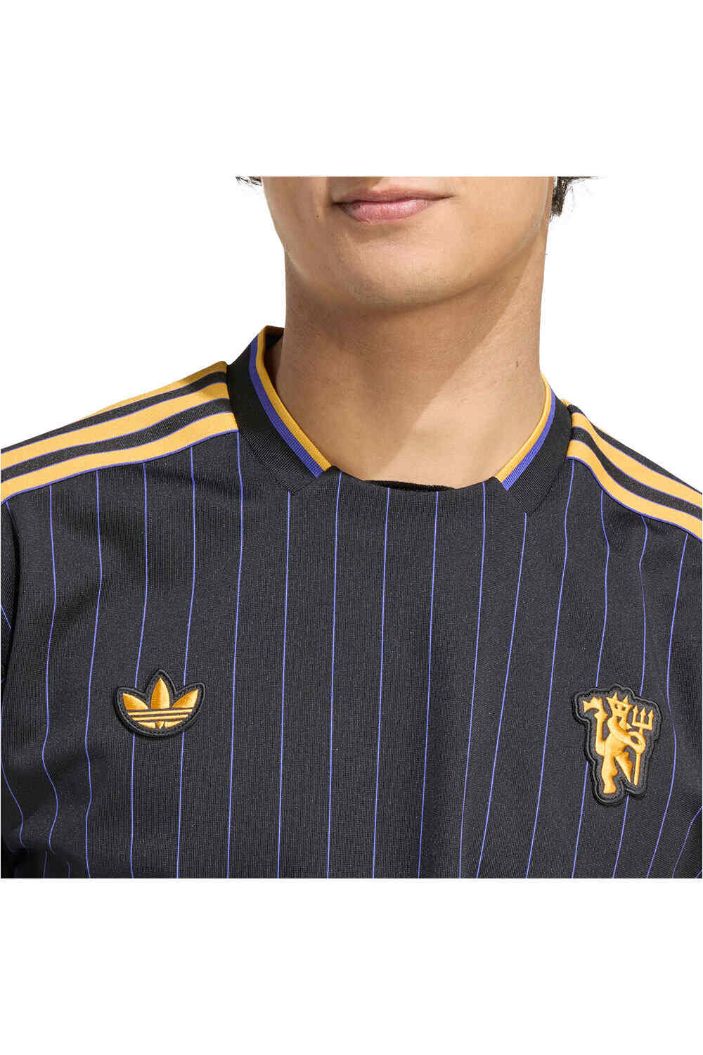 adidas camiseta manga corta hombre MUFC ICON JSY vista detalle