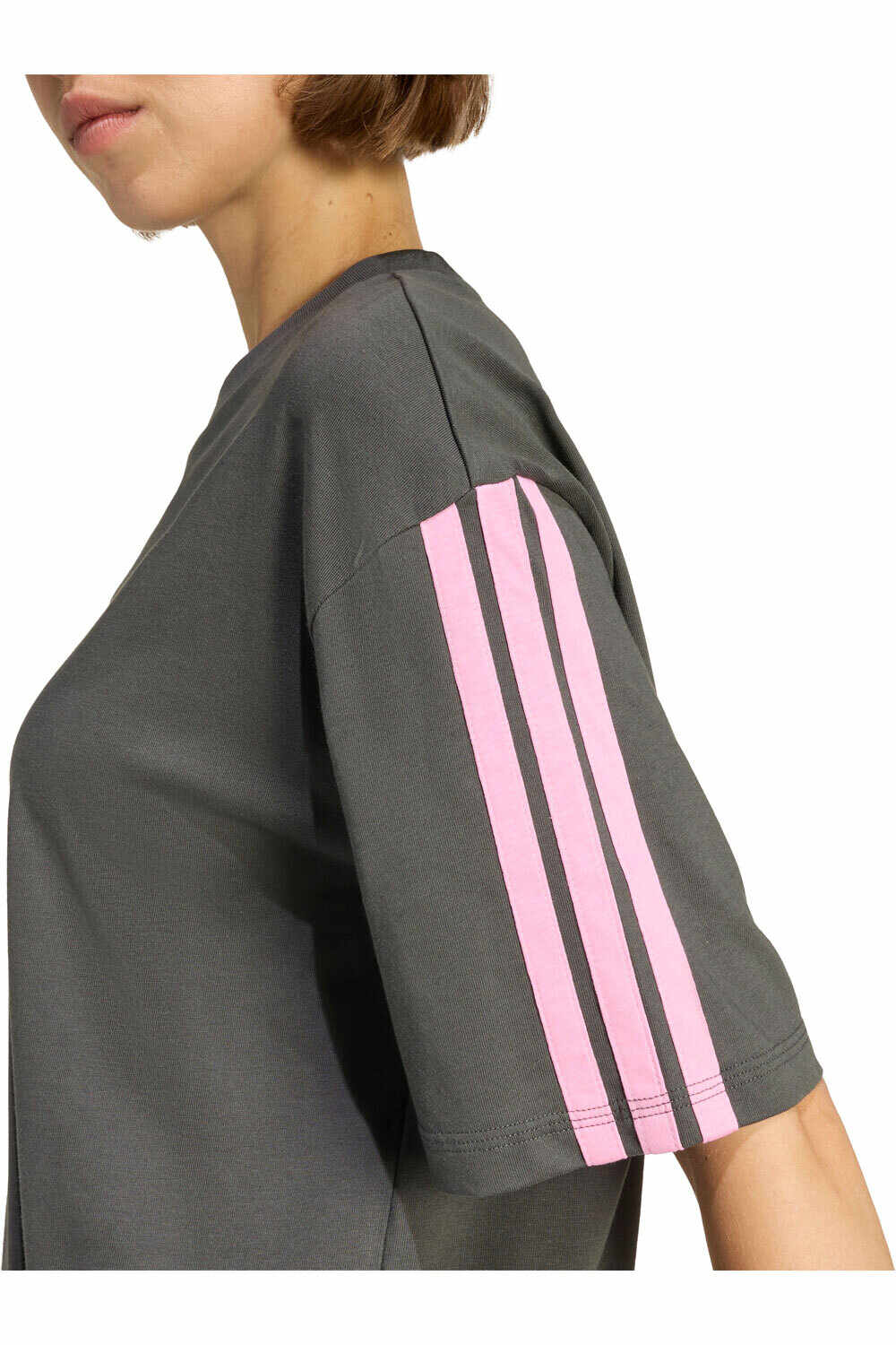 adidas camiseta manga corta mujer ESSENTIALS BOYFRIEND vista detalle