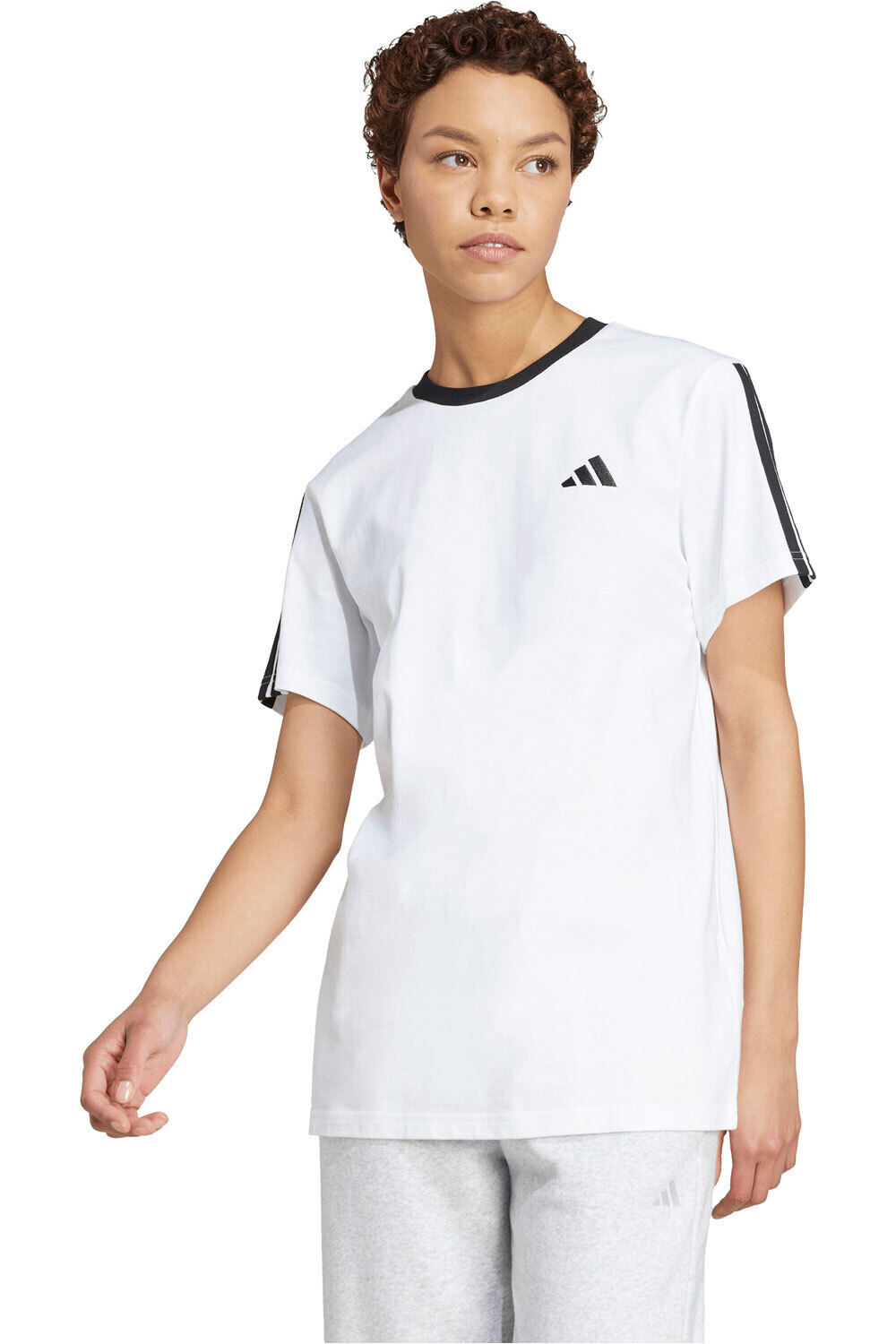 adidas camiseta manga corta mujer ESSENTIALS LOOSE 3 BANDAS vista frontal