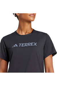 adidas camiseta montaña manga corta mujer W MT LOG TECH T 03