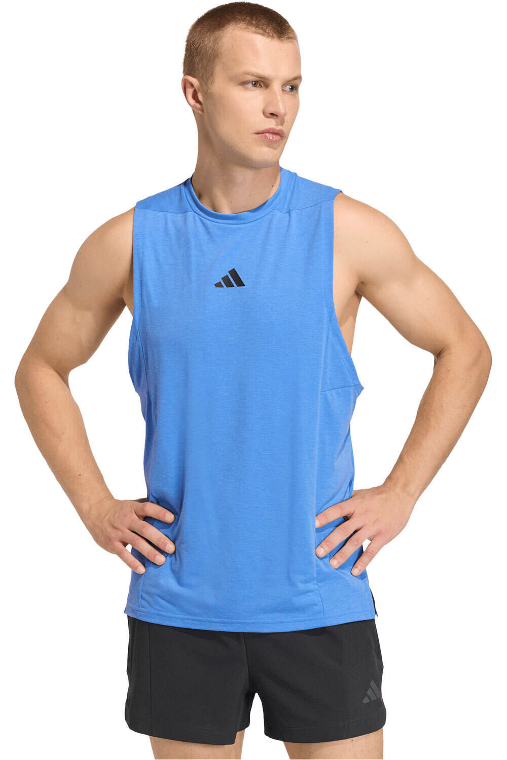 adidas camiseta tirantes fitness hombre DESIGNED FOR TRAINING WORKOUT vista frontal