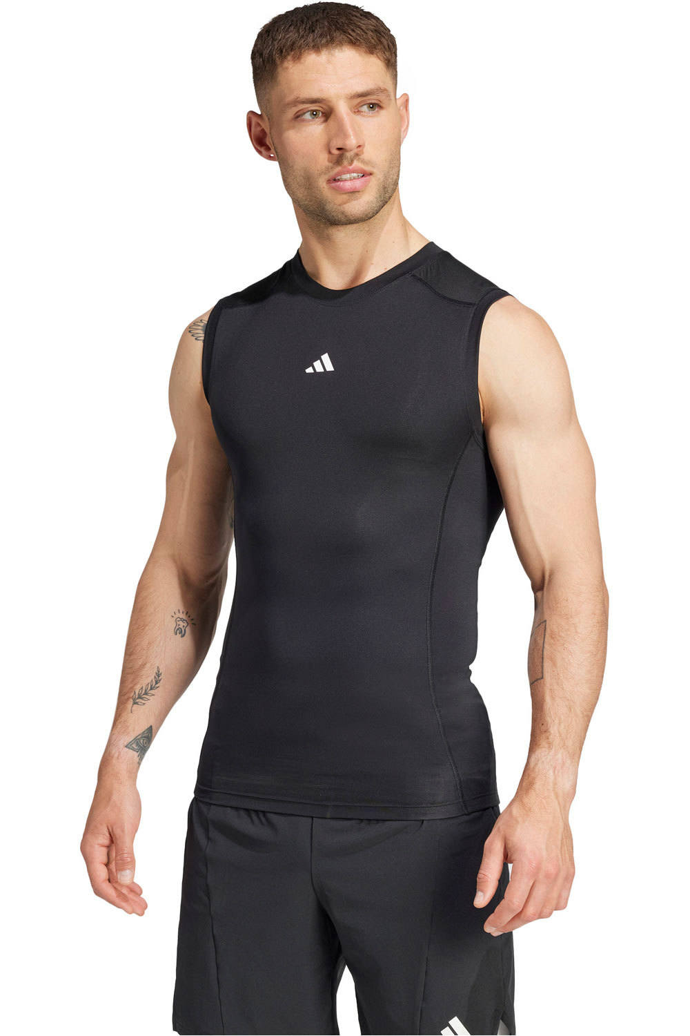 adidas camiseta tirantes fitness hombre TF C SL TEE vista frontal