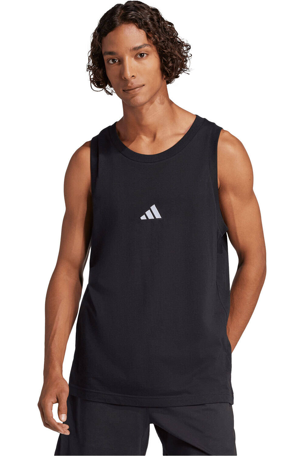 adidas camiseta tirantes hombre ESSENTIALS SMALL LOGO vista frontal