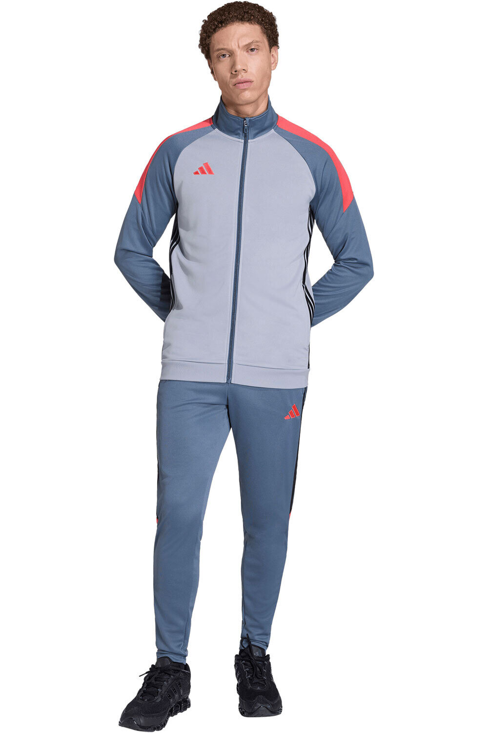 adidas chándal hombre TIRO 26 ESSENTIALS vista frontal