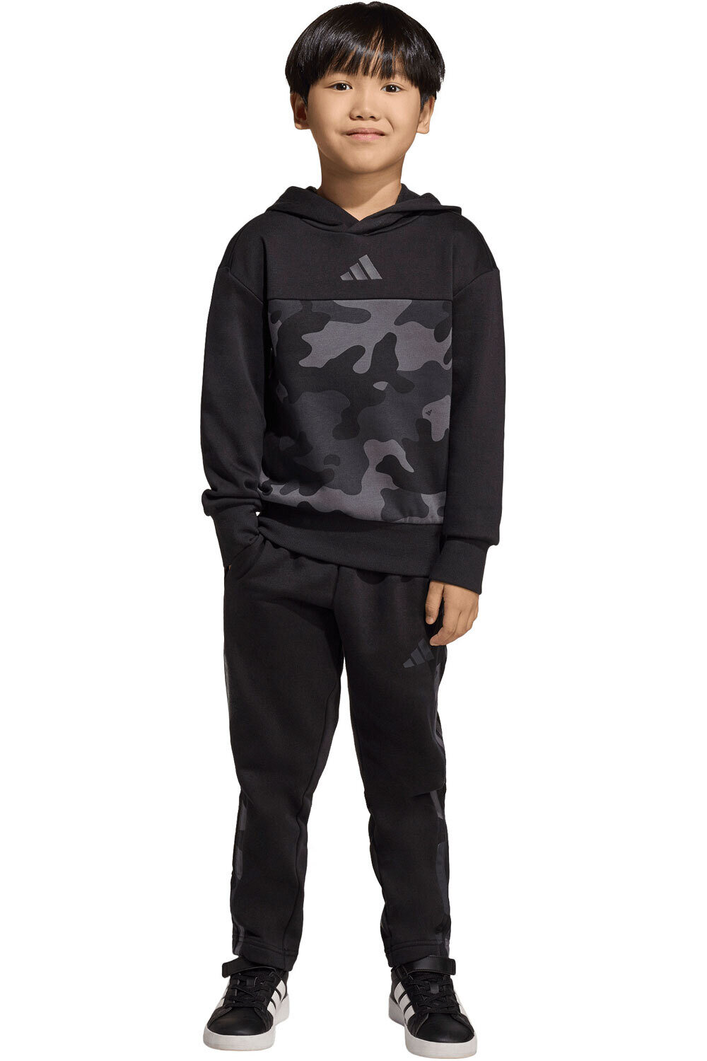 adidas chándal junior CAMUFLAJE SEASONAL ESSENTIALS vista frontal