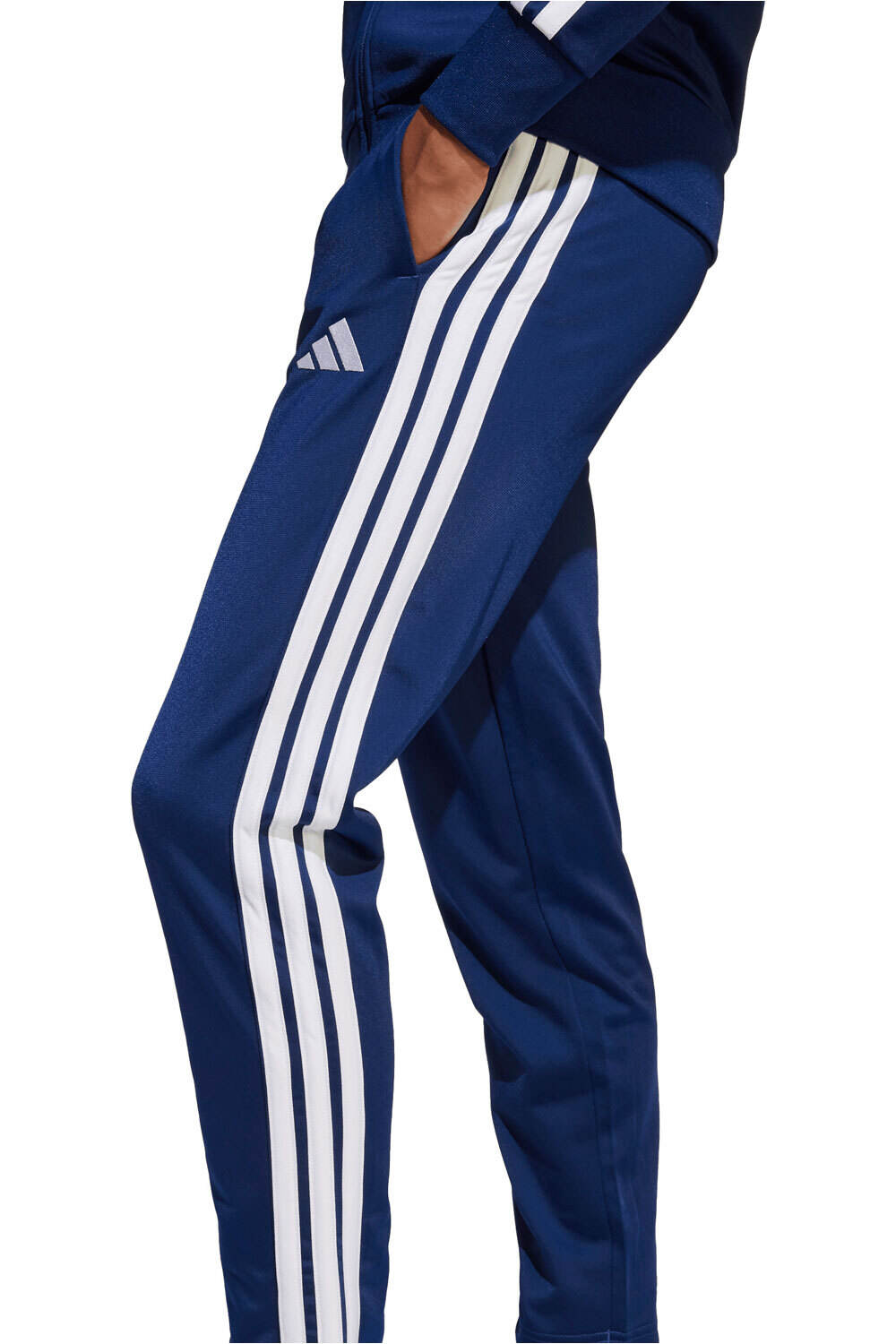 adidas chándal niño ESSENTIALS NIO 04