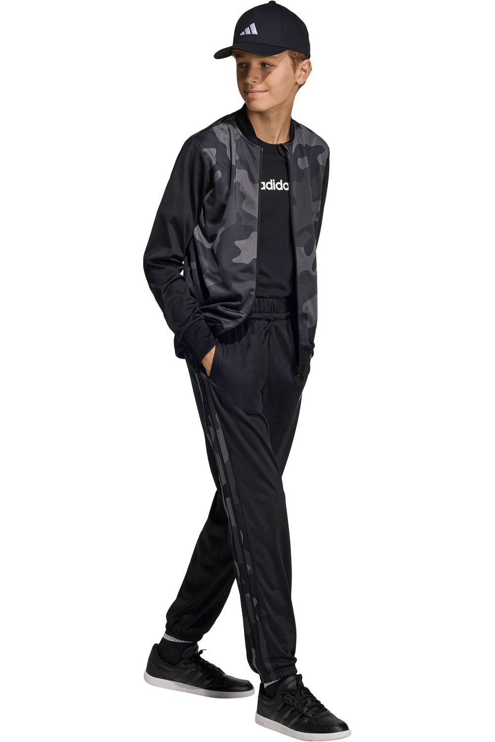 adidas chándal niño SEASONAL ESSENTIAL CAMOUFLAGE vista detalle