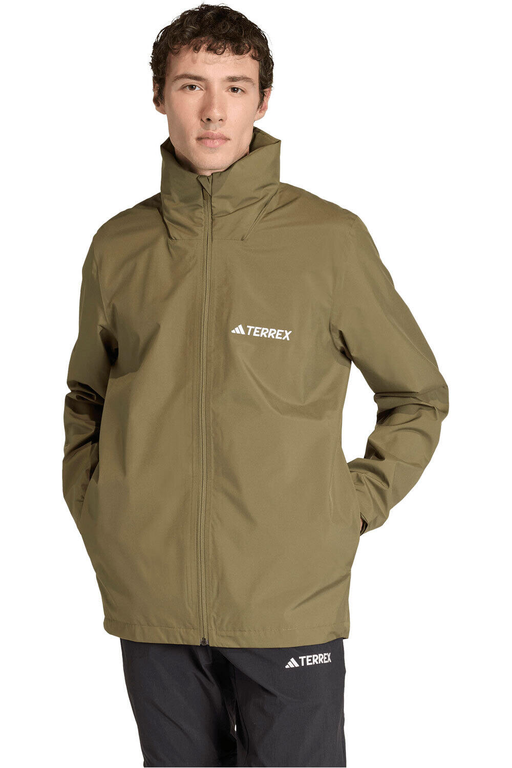 adidas chaqueta impermeable hombre MULTI ESSENTIALS 2L vista frontal