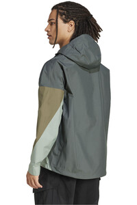 adidas chaqueta impermeable hombre XPL 2.5L ANORAK vista trasera