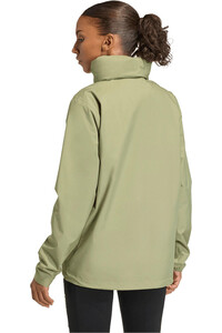 adidas chaqueta impermeable mujer W MT ESS 2L R J vista trasera