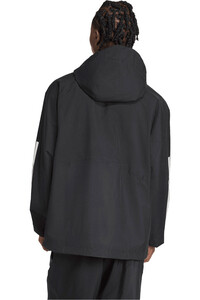 adidas chaqueta outdoor hombre ESSENTIALS CLIMAPROOF 3 STRIPES vista trasera