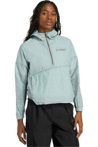 adidas chaqueta softshell mujer ANORAK TERREX XPLORIC WIND vista detalle