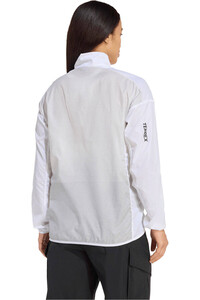adidas chaqueta softshell mujer TERREX MULTI CLIMA365 WINDWEAVE vista trasera