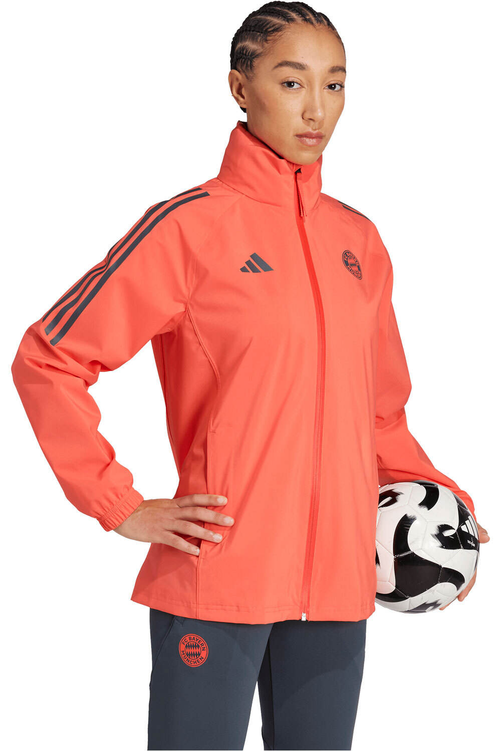 adidas chubasqueros y chaquetones entrenamiento fútbol B.MUNICH 26 RAIN JKTW vista detalle