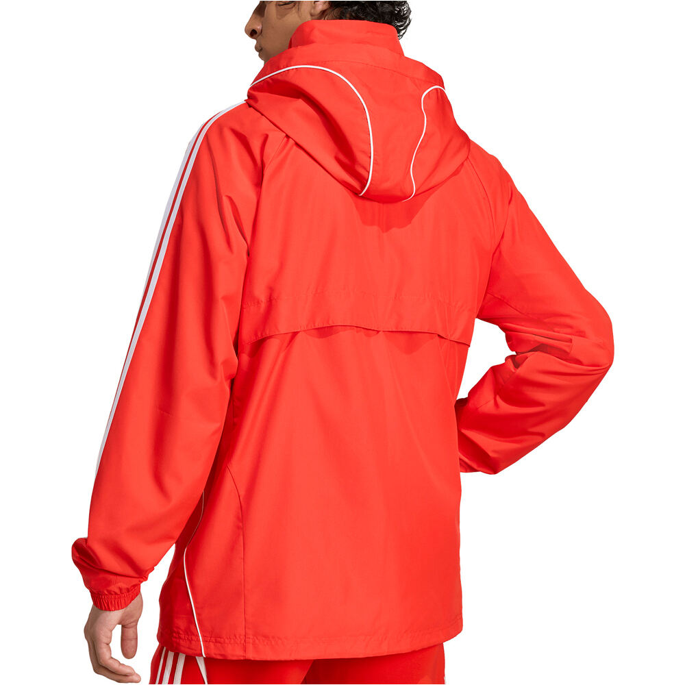 adidas chubasqueros y chaquetones entrenamiento fútbol FC BAYERN MUNICH UBP vista trasera