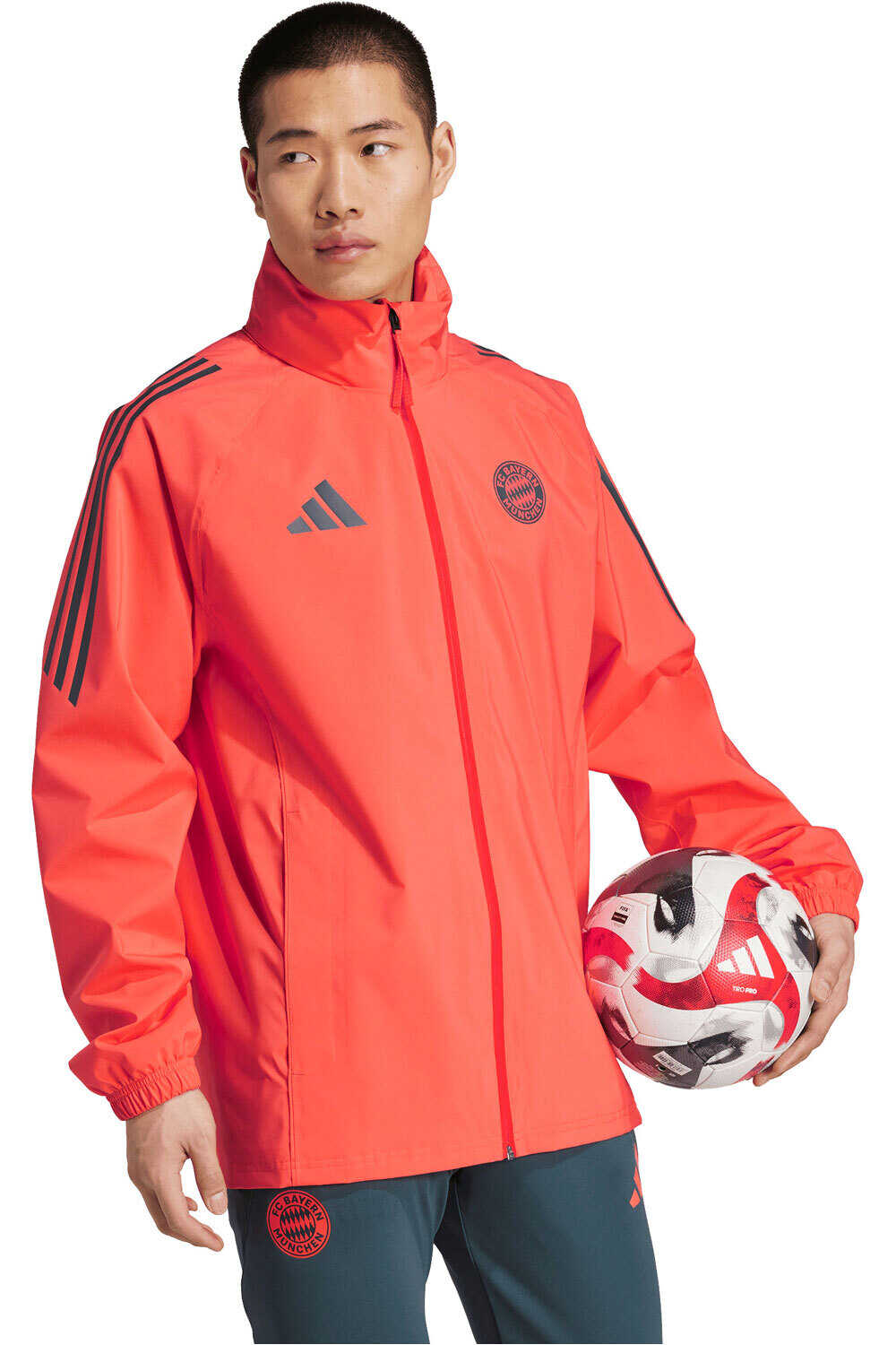 adidas chubasqueros y chaquetones entrenamiento fútbol FC BAYERN TIRO24 RAIN vista detalle
