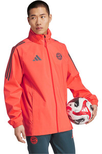 adidas chubasqueros y chaquetones entrenamiento fútbol FC BAYERN TIRO24 RAIN vista detalle