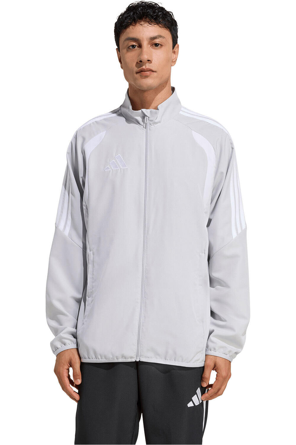 adidas chubasqueros y chaquetones entrenamiento fútbol PRESENTACIN TIRO26 LEAGUE vista frontal