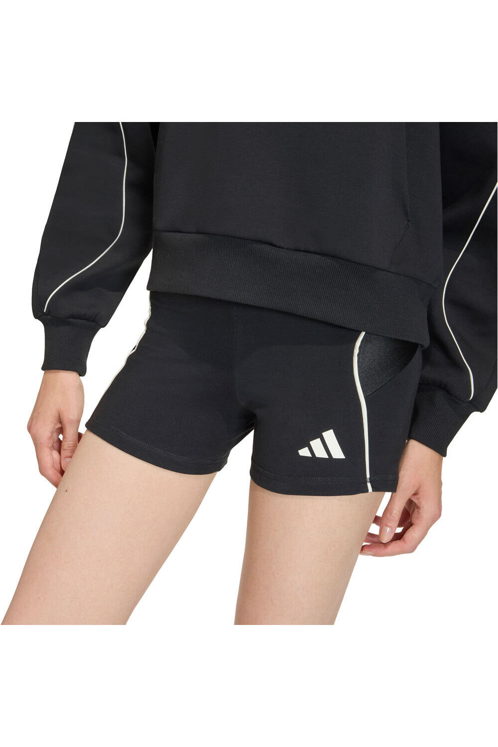 adidas Malla Corta Mujer STADIUM BIKER vista detalle