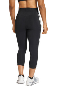 adidas mallas piratas fitness mujer 3/4 OPTIME ESSENTIALS 3 STRIPES vista trasera