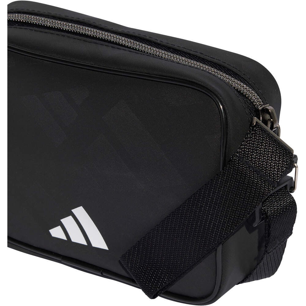 adidas mochila MONOGRAM ESSENTIALS 02