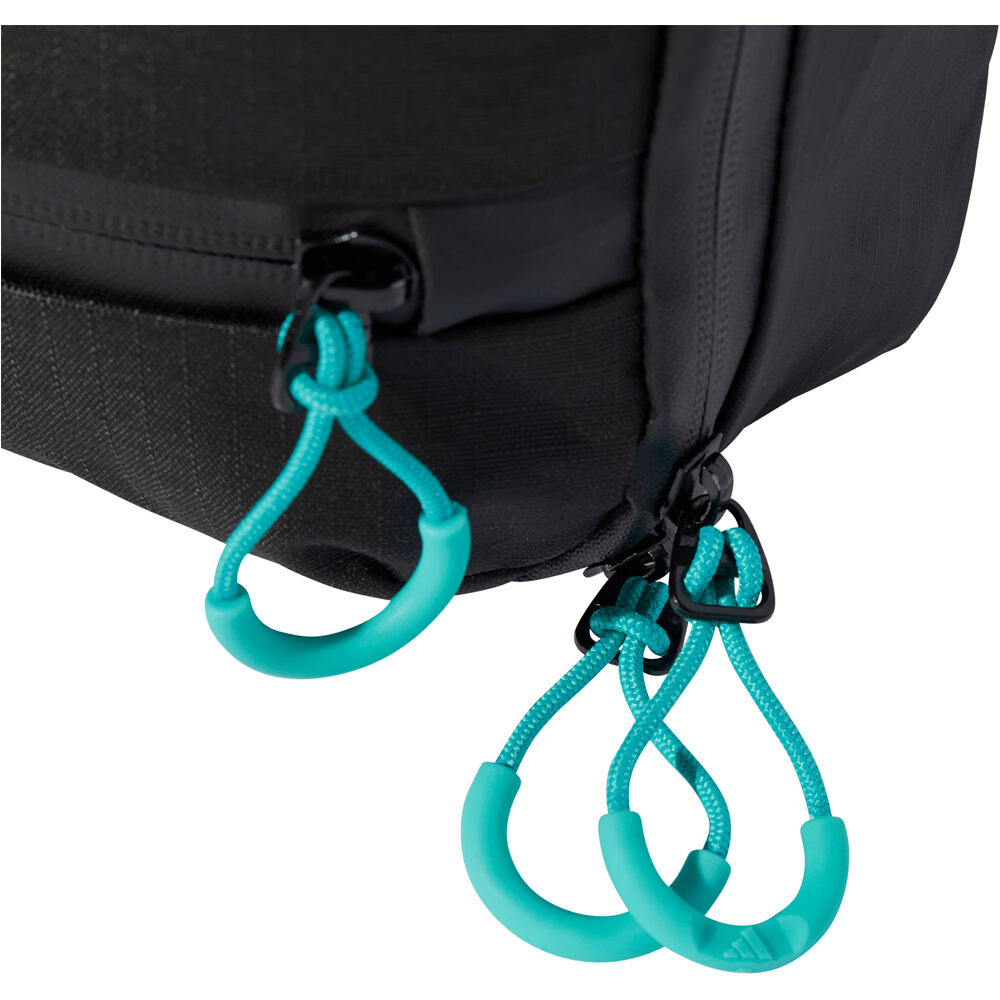 adidas neceser MERCEDES INTELLIGENT PACKING SYSTEM 04