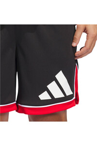 adidas pantalón baloncesto BADGE OF SPORT vista detalle