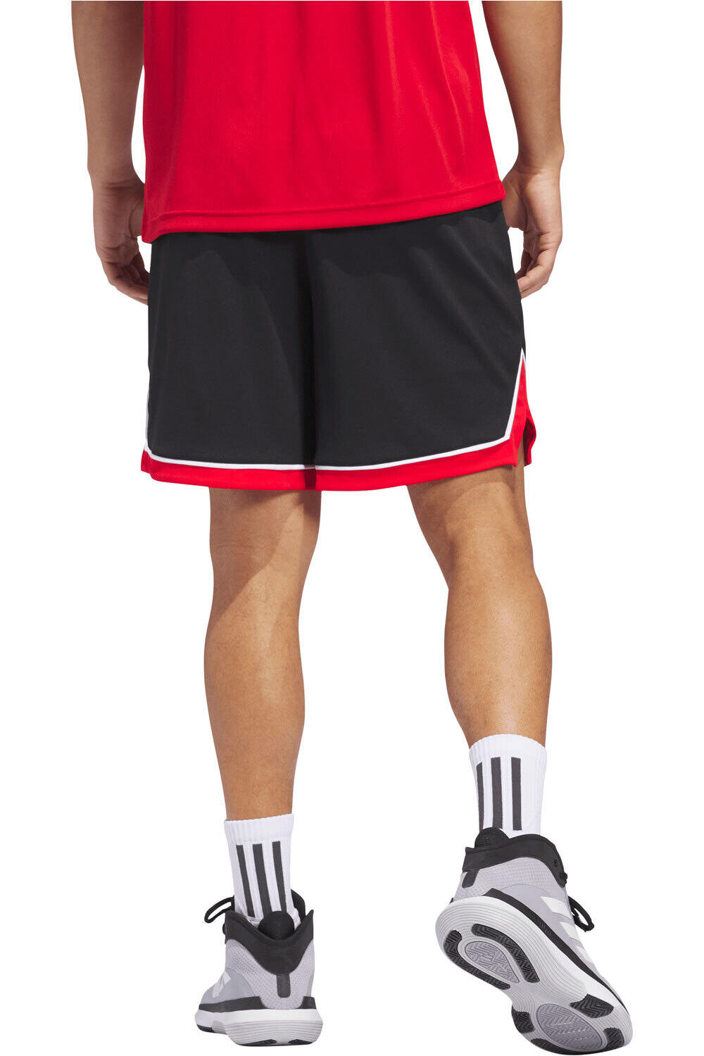 adidas pantalón baloncesto BADGE OF SPORT vista trasera