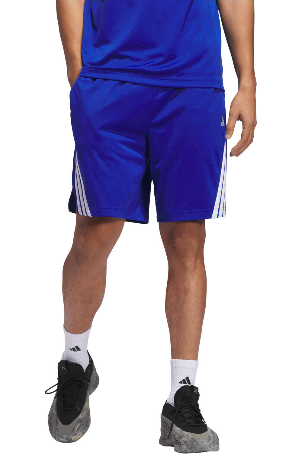 adidas pantalón baloncesto LEGENDS 3-STRIPES vista frontal