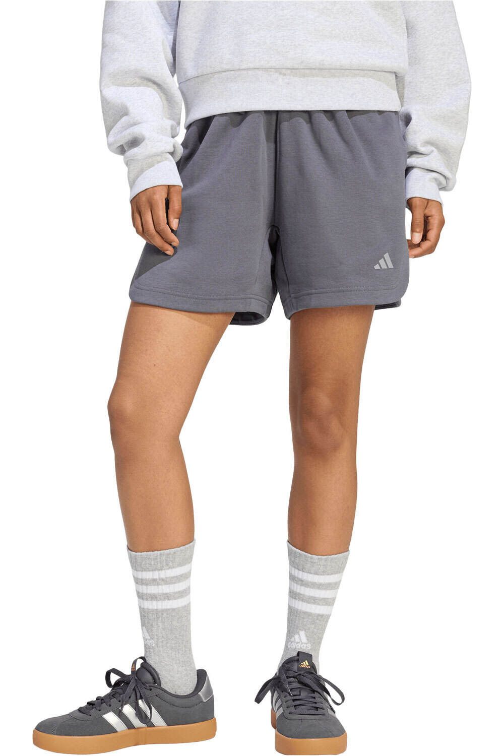 adidas pantalón corto deporte mujer 3 STRIPES STUDIO vista frontal