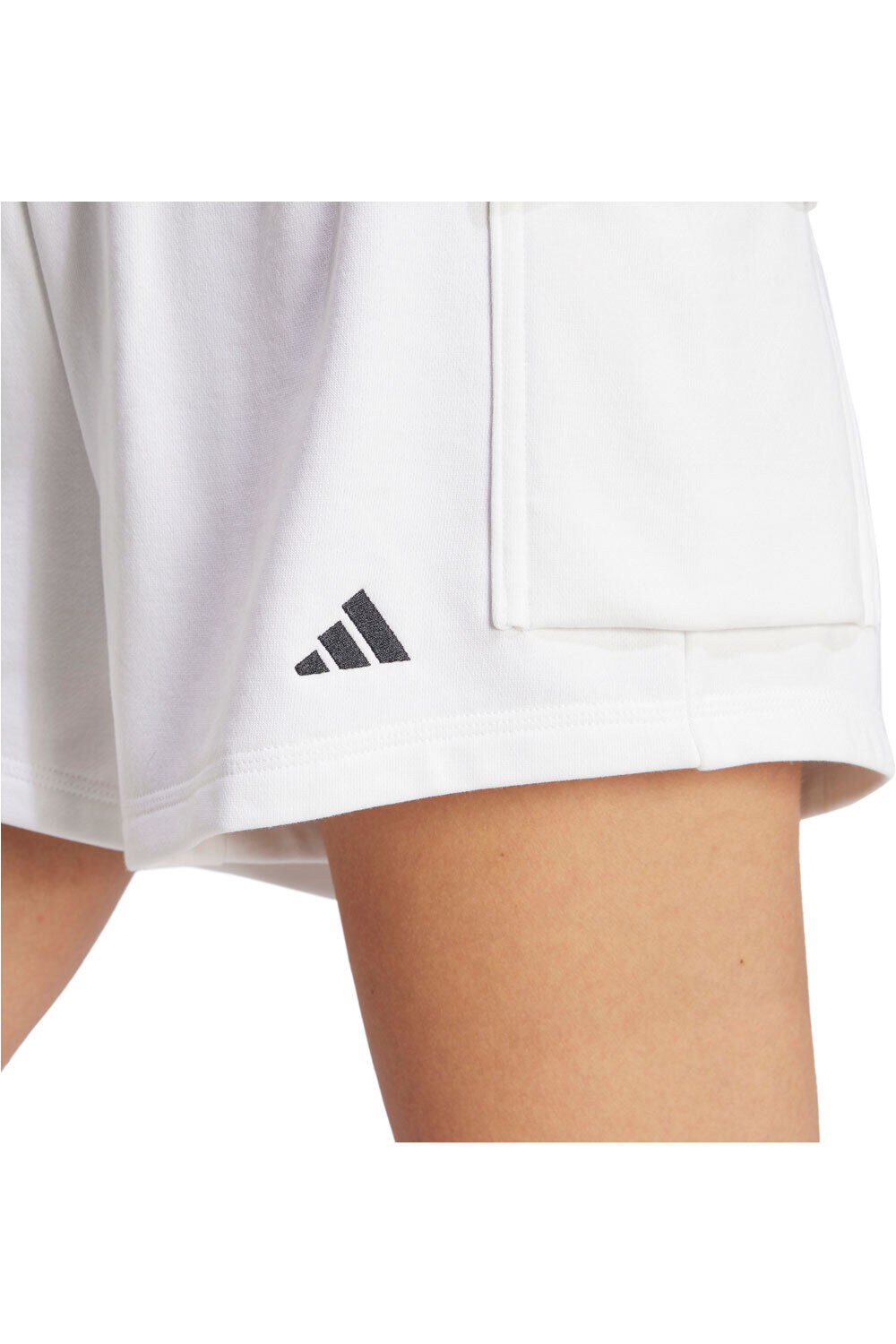 adidas pantalón corto deporte mujer ESSENTIALS SMALL LOGO 03